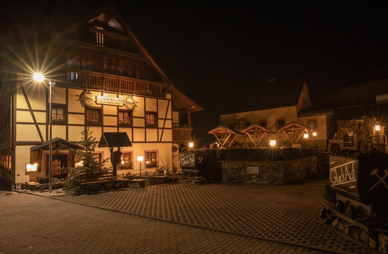 Pension Und Gaststaette Zur Knappenschaenke Thermalbad Wiesenbad エクステリア 写真
