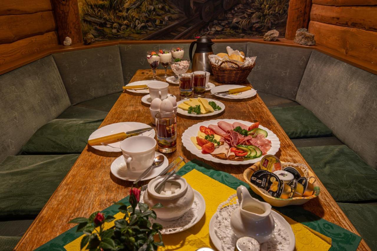 Pension Und Gaststaette Zur Knappenschaenke Thermalbad Wiesenbad エクステリア 写真