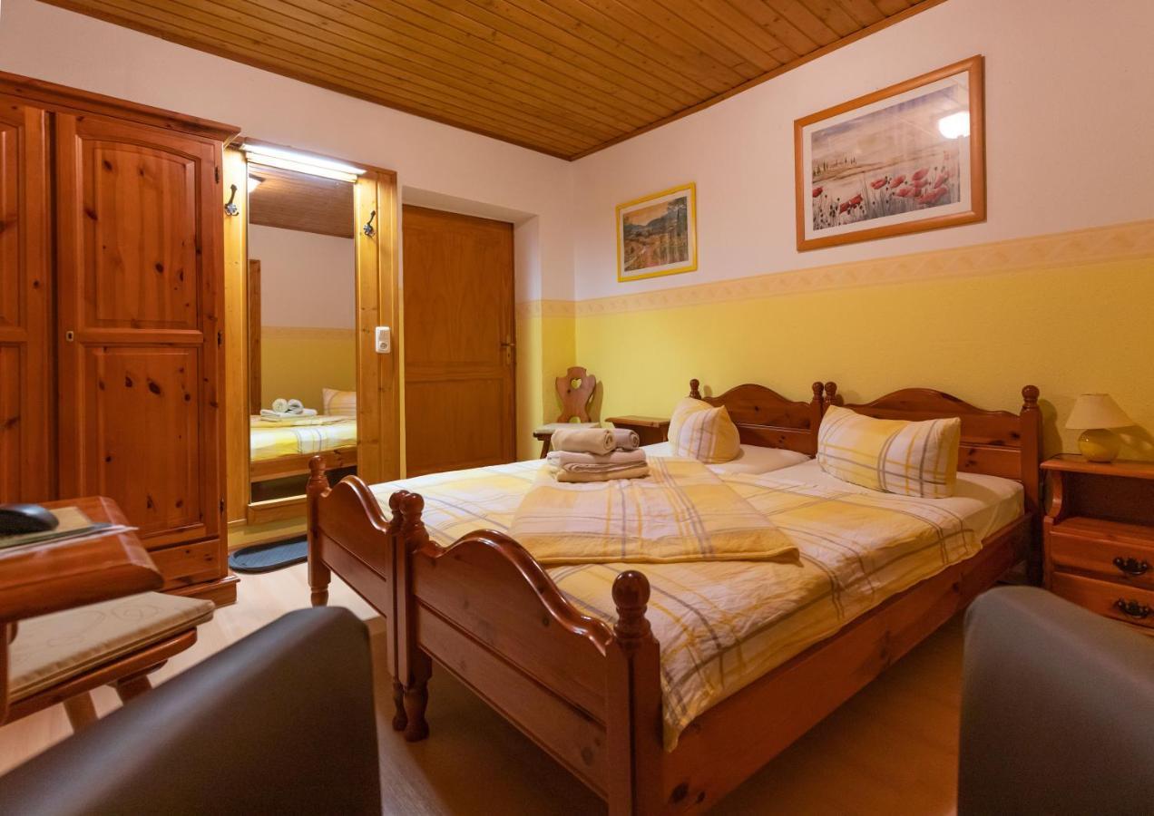 Pension Und Gaststaette Zur Knappenschaenke Thermalbad Wiesenbad エクステリア 写真