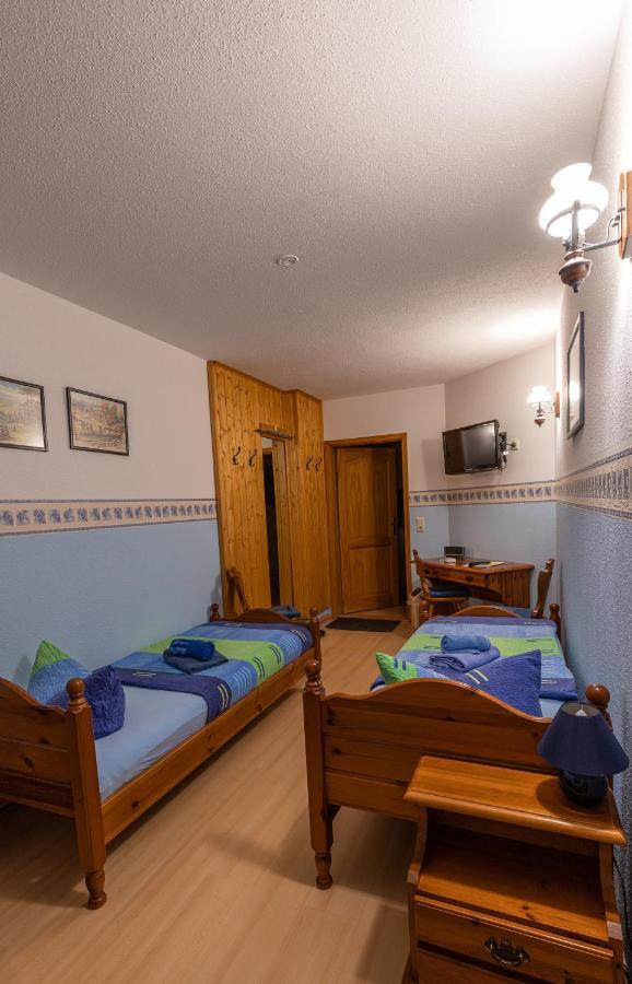 Pension Und Gaststaette Zur Knappenschaenke Thermalbad Wiesenbad エクステリア 写真
