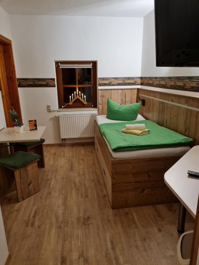 Pension Und Gaststaette Zur Knappenschaenke Thermalbad Wiesenbad エクステリア 写真
