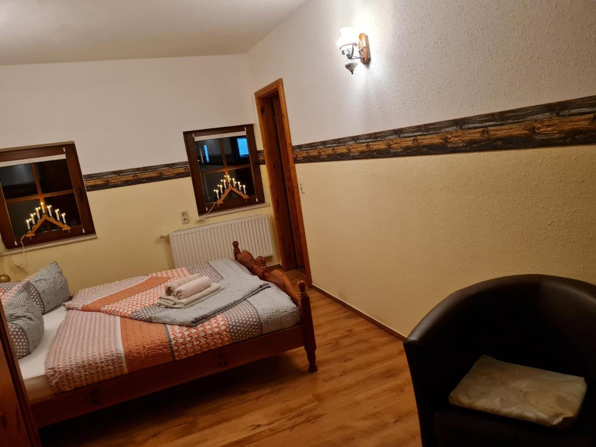 Pension Und Gaststaette Zur Knappenschaenke Thermalbad Wiesenbad エクステリア 写真